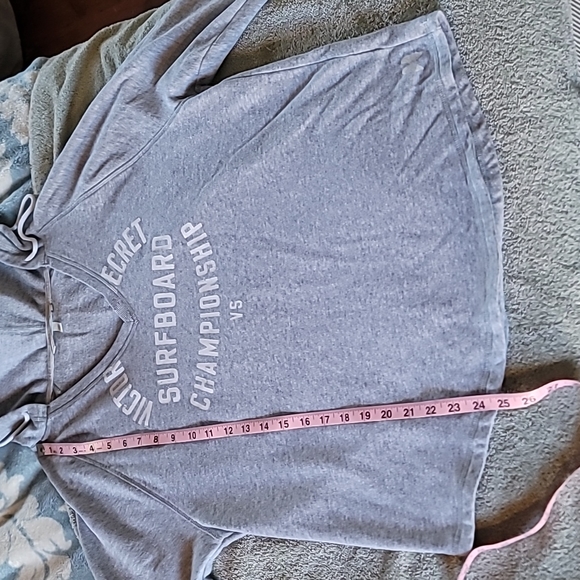 STUNNING VICTORIA'S SECRET GREY AND GREEN SURFBOARD V NECK HOODIE - Picture 7 of 13